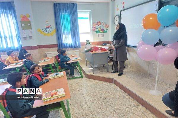 جشن شکوفه‌ها در مدرسه ابوعلی‌سینا شهرستان فیروزکوه