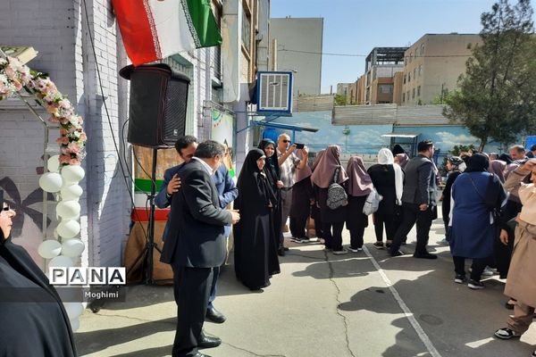جشن جوانه‌ها در دبیرستان شهید منتظری منطقه ۱۳