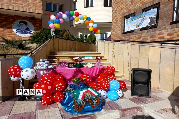 آیین جشن شکوفه‌ها در دبستان صدیقه کبری ( س) شهرستان فیروزکوه