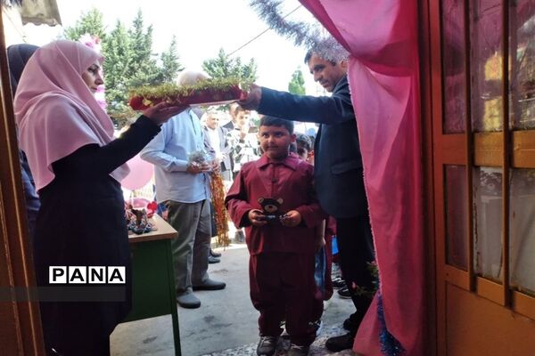 نواخته شدن زنگ شکوفه‌ها در محمودآباد