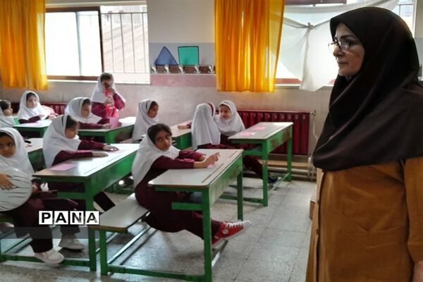 جشن شکوفه‌های کلاس اولی در قائمشهر