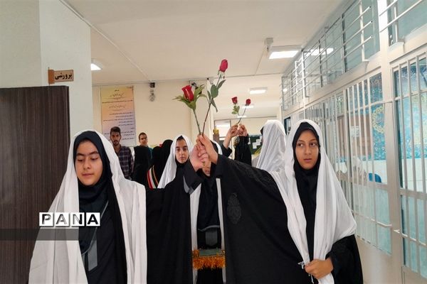 جشن شکوفه‌ها در اداره آموزش و پرورش ناحیه ۵