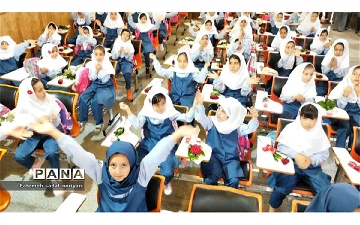 برگزاری جشن شکوفه‌ها در دبستان حضرت خدیجه مصلی نژاد تبادکان/ فیلم