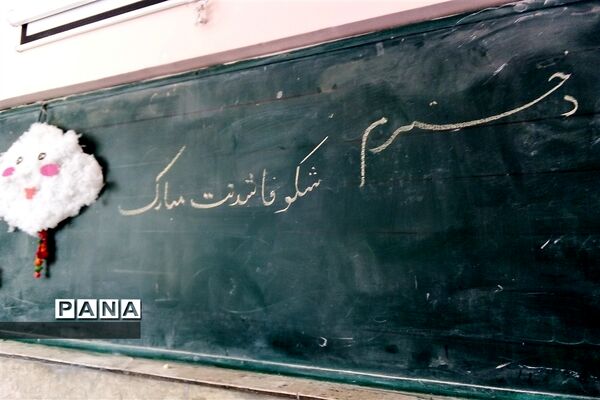 برگزاری جشن شکوفه‌ها در دبستان بوستان شهرستان بن