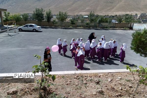 برگزاری جشن شکوفه‌ها در دبستان بوستان شهرستان بن