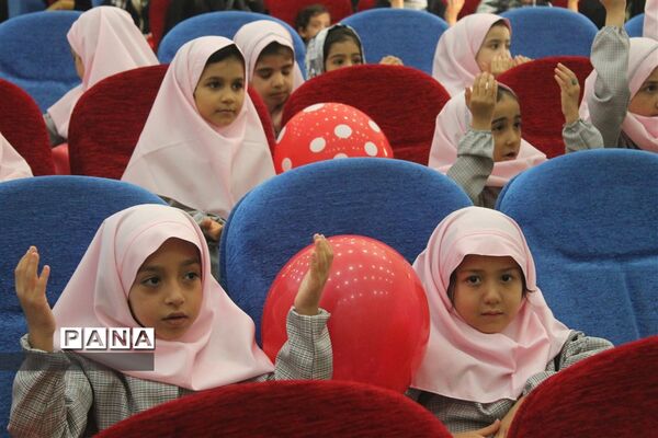جشن شکوفه‌ها دبستان شهدای نیروگاه در سالن همایش فرهنگسرای نصرت