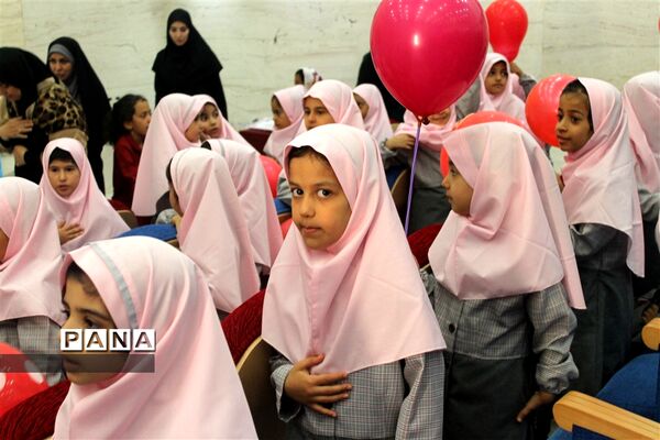 جشن شکوفه‌ها دبستان شهدای نیروگاه در سالن همایش فرهنگسرای نصرت