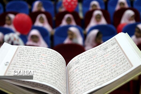 جشن شکوفه‌ها دبستان شهدای نیروگاه در سالن همایش فرهنگسرای نصرت