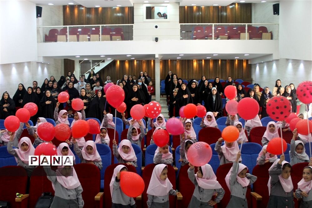 جشن شکوفه‌ها دبستان شهدای نیروگاه در سالن همایش فرهنگسرای نصرت