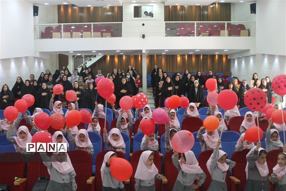 جشن شکوفه‌ها دبستان شهدای نیروگاه در سالن همایش فرهنگسرای نصرت