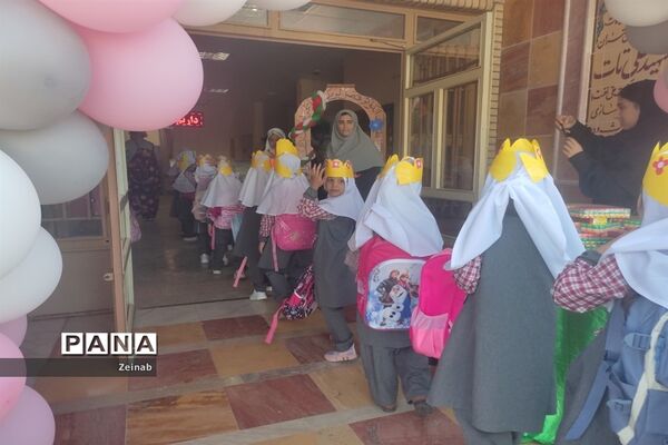 برگزاری جشن شکوفه ها در دبستان کوثرشهر جوادآباد