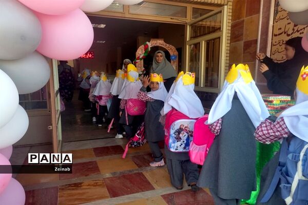 برگزاری جشن شکوفه ها در دبستان کوثرشهر جوادآباد