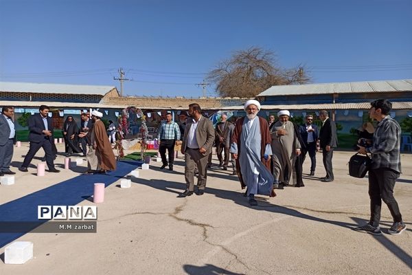 نواختن زنگ آغاز تحصیل شکوفه‌ها در دبستان پروین اعتصامی آبادان