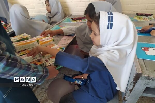 جشن شکوفه ها در دبستان فضیلت کاشمر