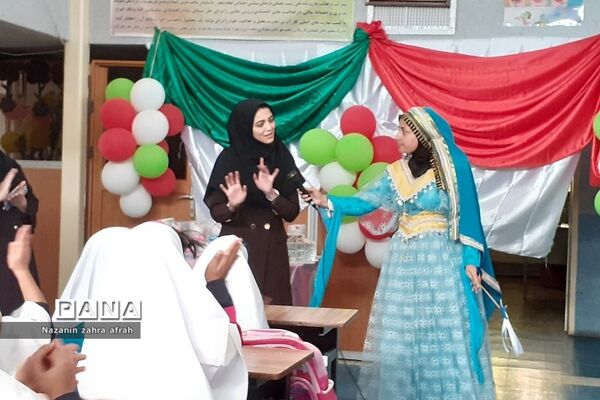 جشن شکوفه‌ها در دبستان حضرت زهرا(س) در رودهن