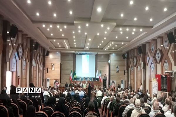 همایش جهاد و مقاومت از دیروز تا امروز و استماع سخنان رهبری در شهرستان کاشمر