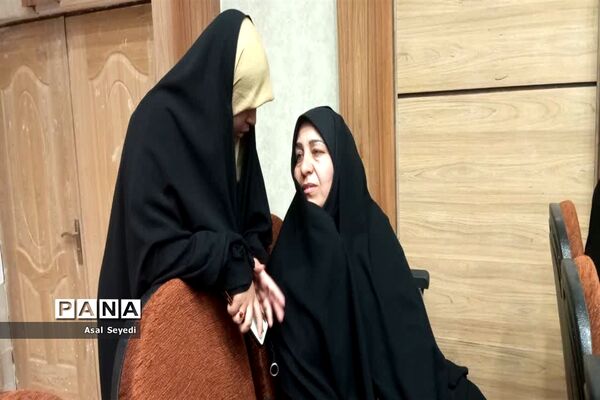 همایش جهاد و مقاومت از دیروز تا امروز و استماع سخنان رهبری در شهرستان کاشمر