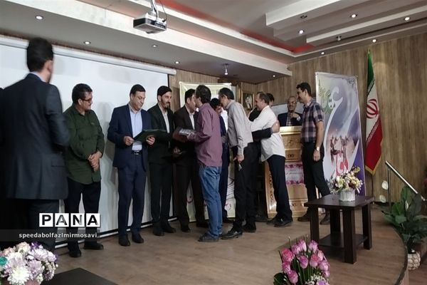 مراسم تقدیر از دانش‌آموزان، معلمان  و معلمان بازنشسته برتر دبیرستان شهید کهن شهرستان‌قدس