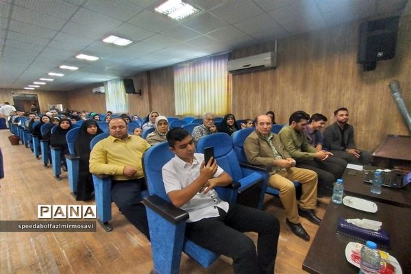 مراسم تقدیر از دانش‌آموزان، معلمان  و معلمان بازنشسته برتر دبیرستان شهید کهن شهرستان‌قدس