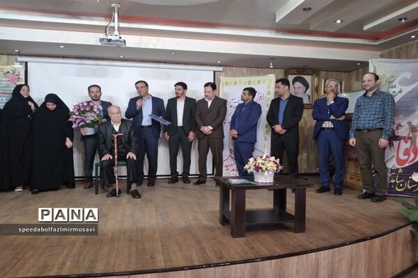 مراسم تقدیر از دانش‌آموزان، معلمان  و معلمان بازنشسته برتر دبیرستان شهید کهن شهرستان‌قدس