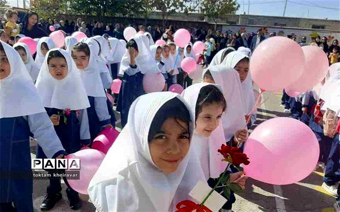 جشن شکوفه‌ها در دبستان هیأت امنایی فرهنگیان شیروان برگزار شد/فیلم