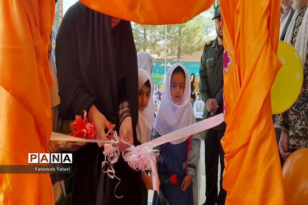 آیین «جشن شکوفه ها» در شهرستان بام و صفی آباد