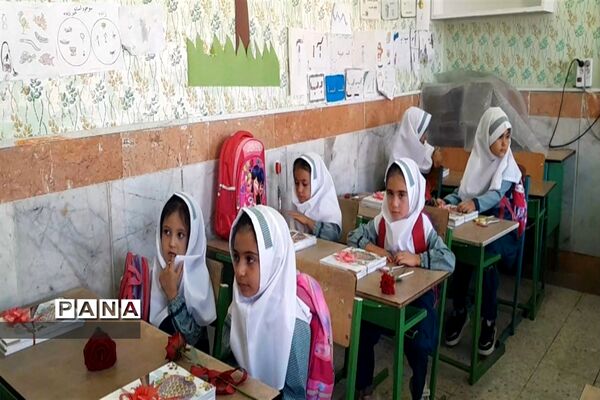آیین «جشن شکوفه ها» در شهرستان بام و صفی آباد