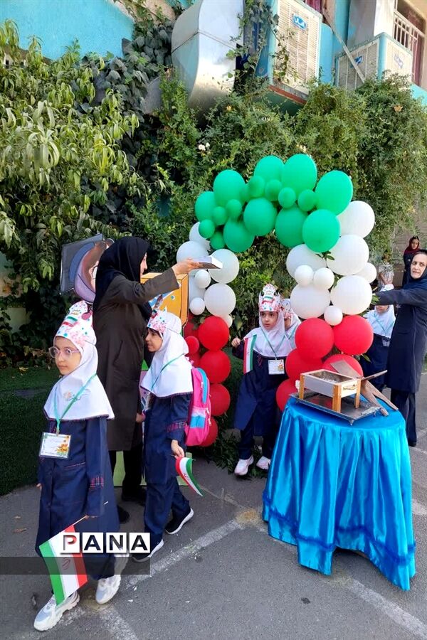 آیین جشن شکوفه ها در مدارس منطقه ۴ شهر تهران