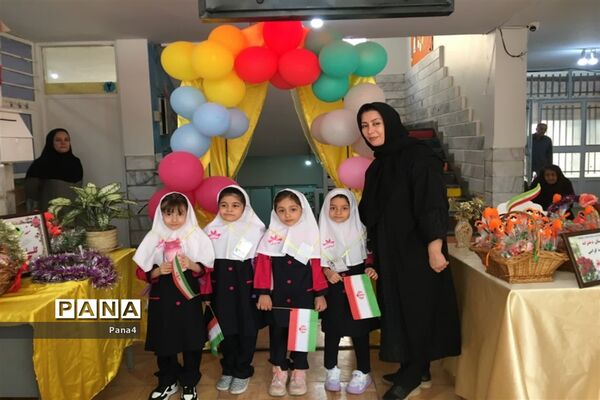 آیین جشن شکوفه ها در مدارس منطقه ۴ شهر تهران