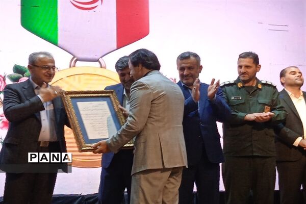 مراسم تقدیر از پرسنل  فوریت‌های پزشکی در روز اورژانس در محمودآباد