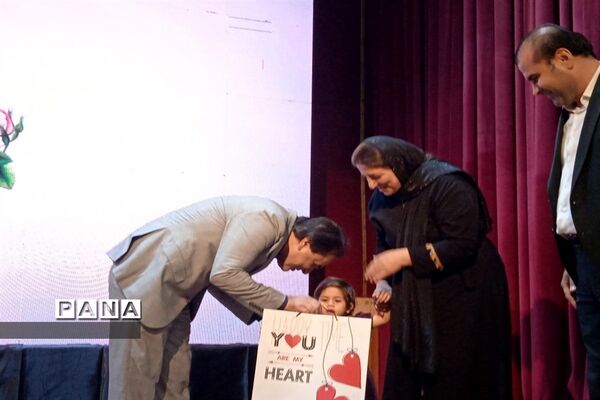 مراسم تقدیر از پرسنل  فوریت‌های پزشکی در روز اورژانس در محمودآباد
