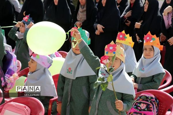 مراسم جشن شکوفه‌ها در مدارس ابرکوه