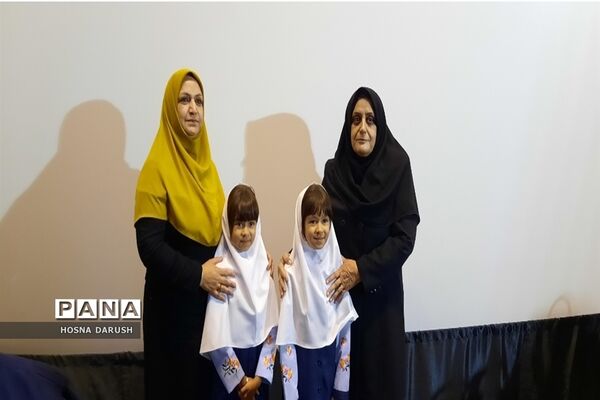 جشن شکوفه‌ها در دبستان شهدای فرهنگی ناحیه۷ مشهد مقدس
