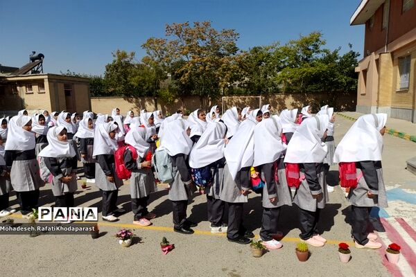جشن شکوفه‌ها در دبستان دخترانه شادروان سمانه بنی هاشم