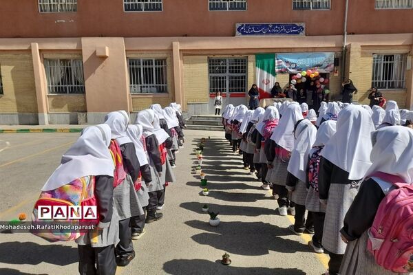 جشن شکوفه‌ها در دبستان دخترانه شادروان سمانه بنی هاشم