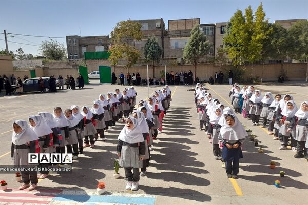 جشن شکوفه‌ها در دبستان دخترانه شادروان سمانه بنی هاشم