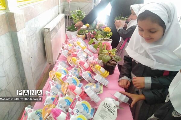 جشن شکوفه‌ها در دبستان دخترانه شادروان سمانه بنی هاشم