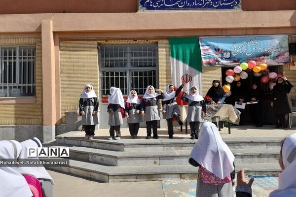 جشن شکوفه‌ها در دبستان دخترانه شادروان سمانه بنی هاشم