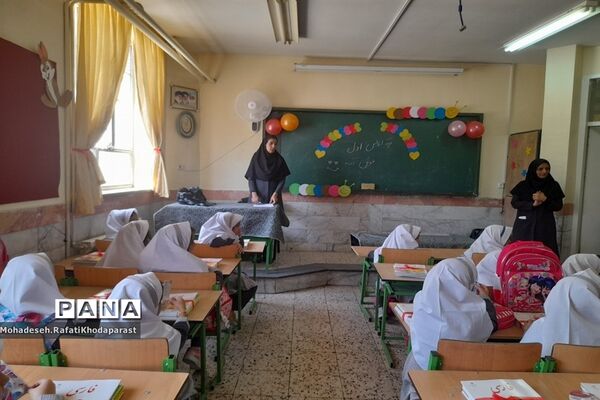 جشن شکوفه‌ها در دبستان دخترانه شادروان سمانه بنی هاشم