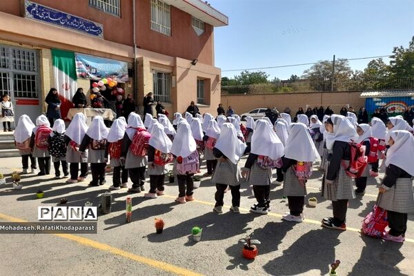 جشن شکوفه‌ها در دبستان دخترانه شادروان سمانه بنی هاشم