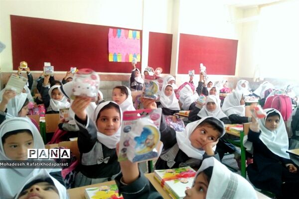 جشن شکوفه‌ها در دبستان دخترانه شادروان سمانه بنی هاشم