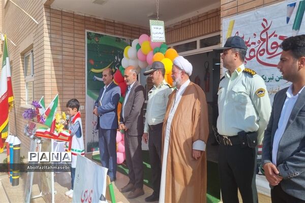 جشن شکوفه‌ها در دبستان برکت شهرستان ورزنه