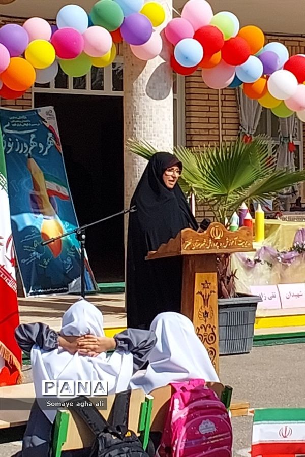 جشن شکوفه‌ها در دبستان تقی زاده نطنز