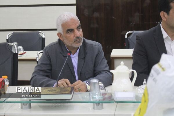 جلسه برنامه‌ریزی نمایشگاه هفته دفاع مقدس در آموزش و پرورش استان بوشهر