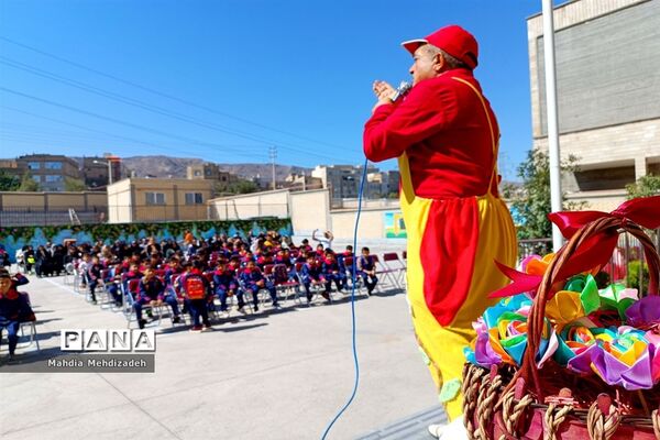 برگزاری جشن شکوفه‌ها در دبستان حاج تقی احدیان ناحیه ۶ مشهد مقدس همزمان با مدارس سراسر کشور