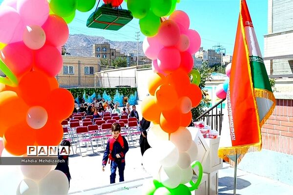 برگزاری جشن شکوفه‌ها در دبستان حاج تقی احدیان ناحیه ۶ مشهد مقدس همزمان با مدارس سراسر کشور
