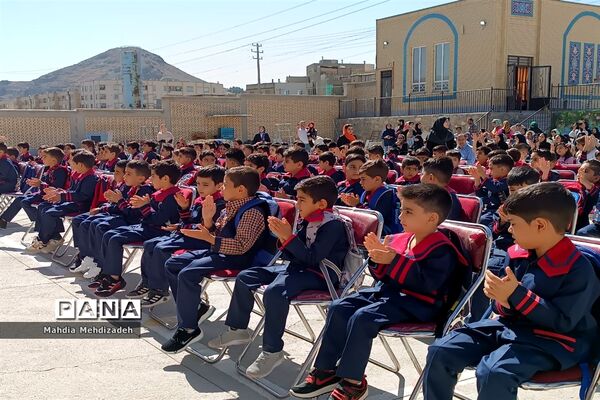 برگزاری جشن شکوفه‌ها در دبستان حاج تقی احدیان ناحیه ۶ مشهد مقدس همزمان با مدارس سراسر کشور