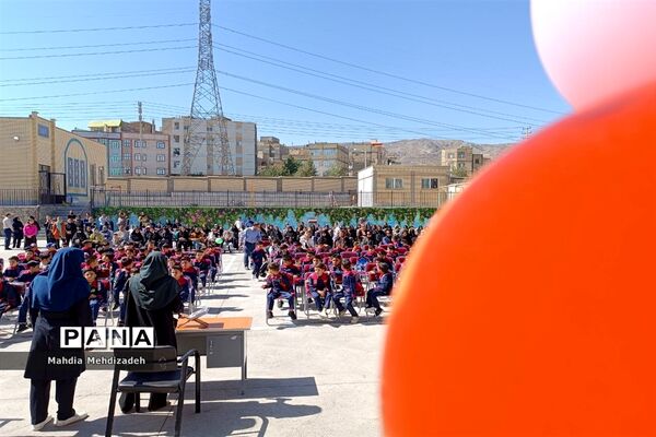 برگزاری جشن شکوفه‌ها در دبستان حاج تقی احدیان ناحیه ۶ مشهد مقدس همزمان با مدارس سراسر کشور