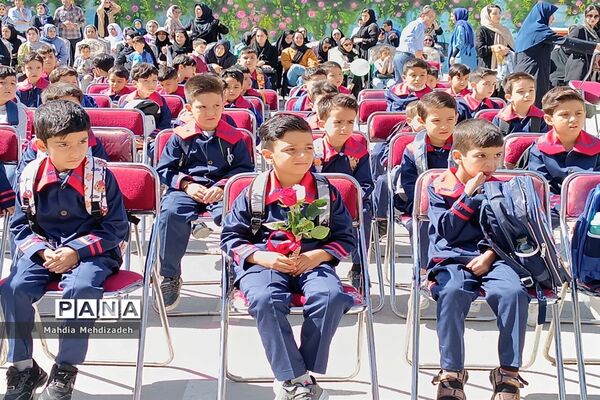 برگزاری جشن شکوفه‌ها در دبستان حاج تقی احدیان ناحیه ۶ مشهد مقدس همزمان با مدارس سراسر کشور