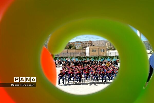 برگزاری جشن شکوفه‌ها در دبستان حاج تقی احدیان ناحیه ۶ مشهد مقدس همزمان با مدارس سراسر کشور